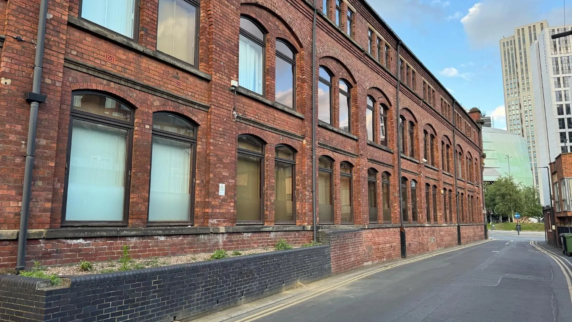 2 Bedroom City Centre House With Ensuite Next To Music Arena Leeds  United Kingdom