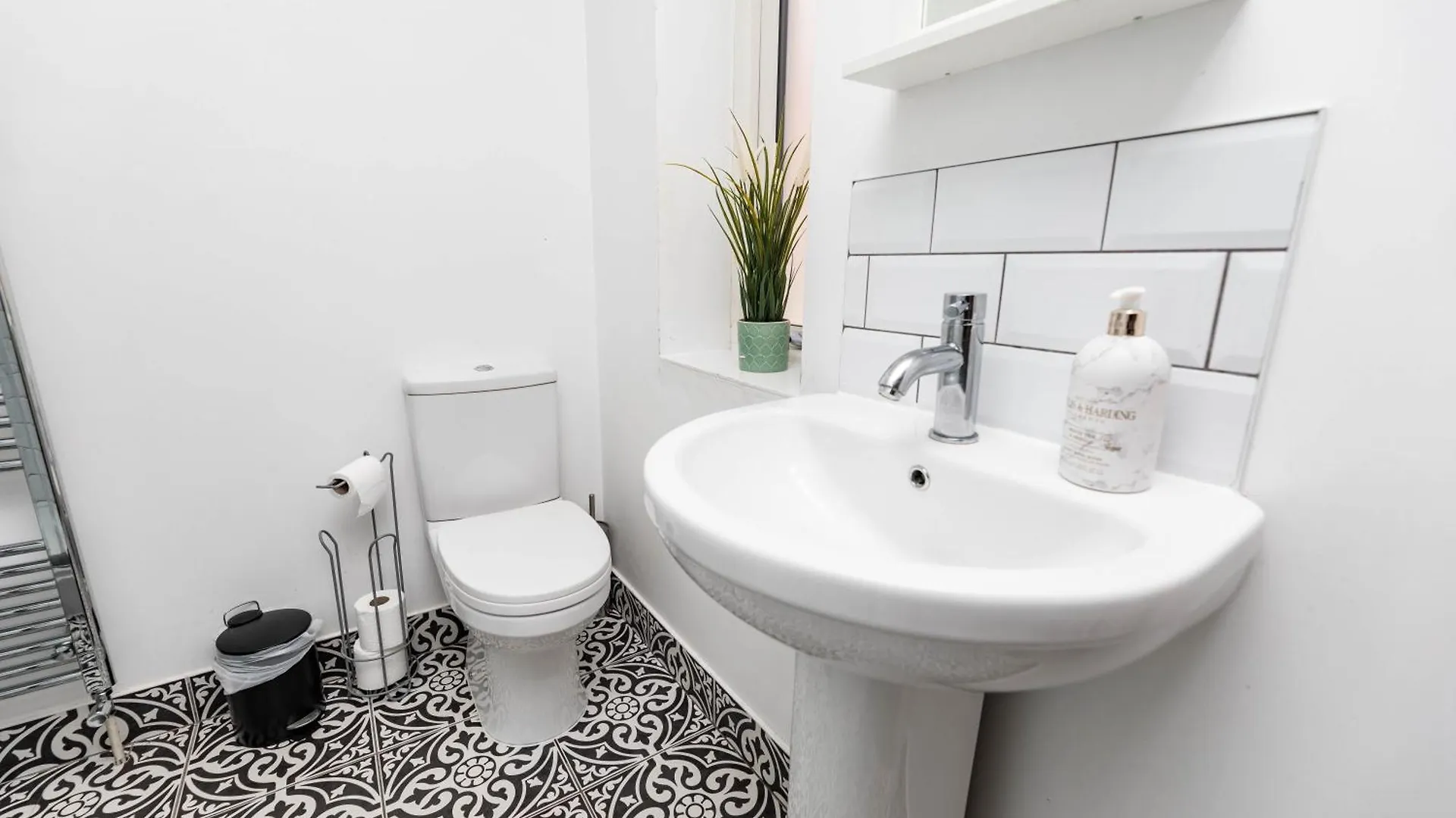 Apartment 2 Bedroom City Centre House With Ensuite Next To Music Arena Leeds