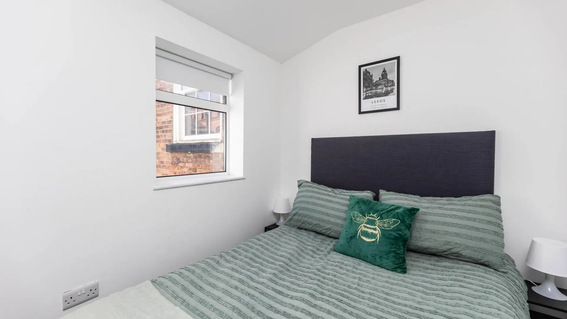 2 Bedroom City Centre House With Ensuite Next To Music Arena Leeds  Apartment