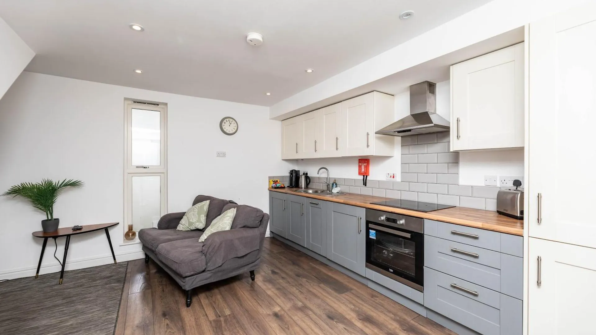 Apartment 2 Bedroom City Centre House With Ensuite Next To Music Arena Leeds
