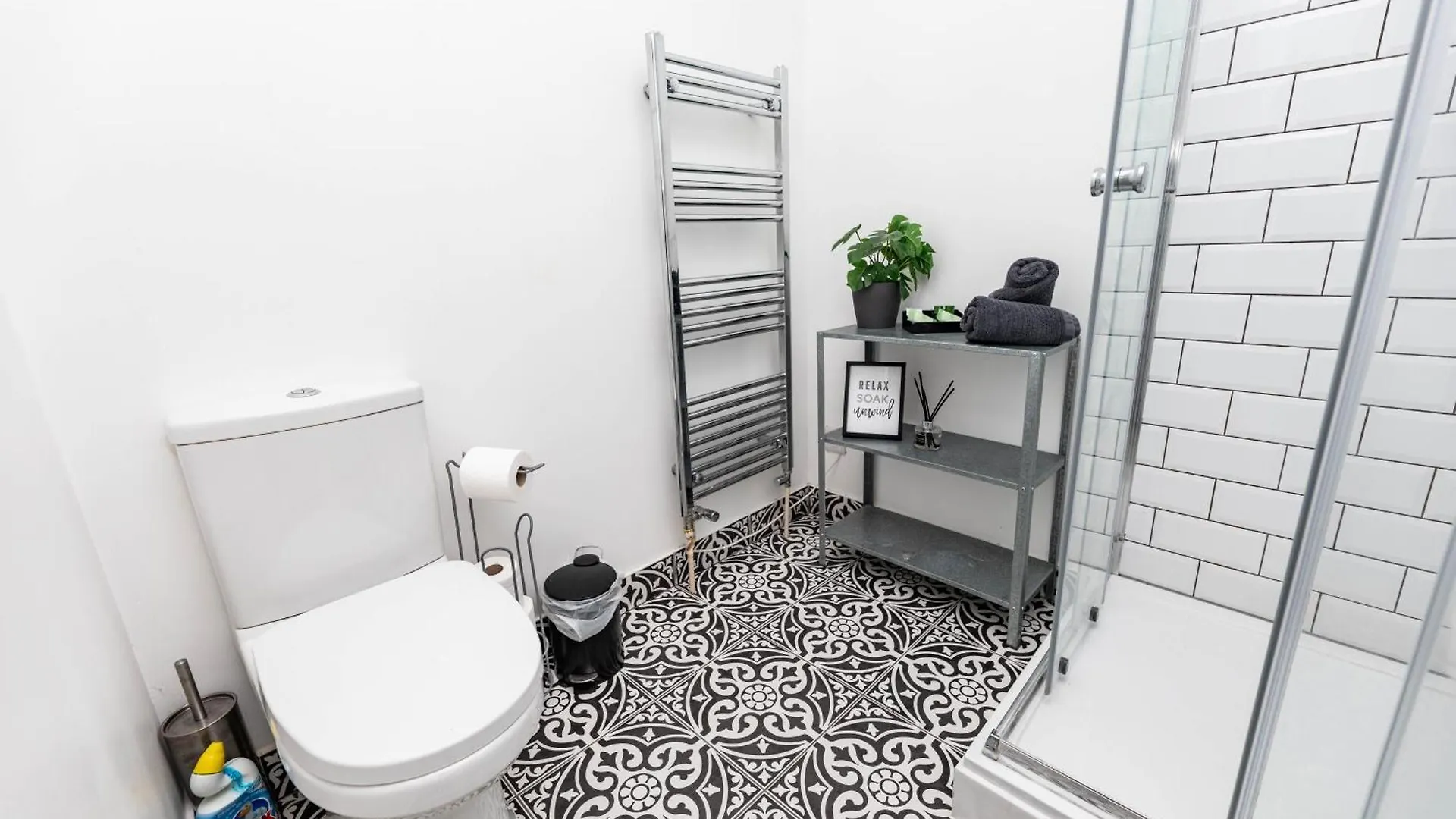 2 Bedroom City Centre House With Ensuite Next To Music Arena Leeds  Apartment