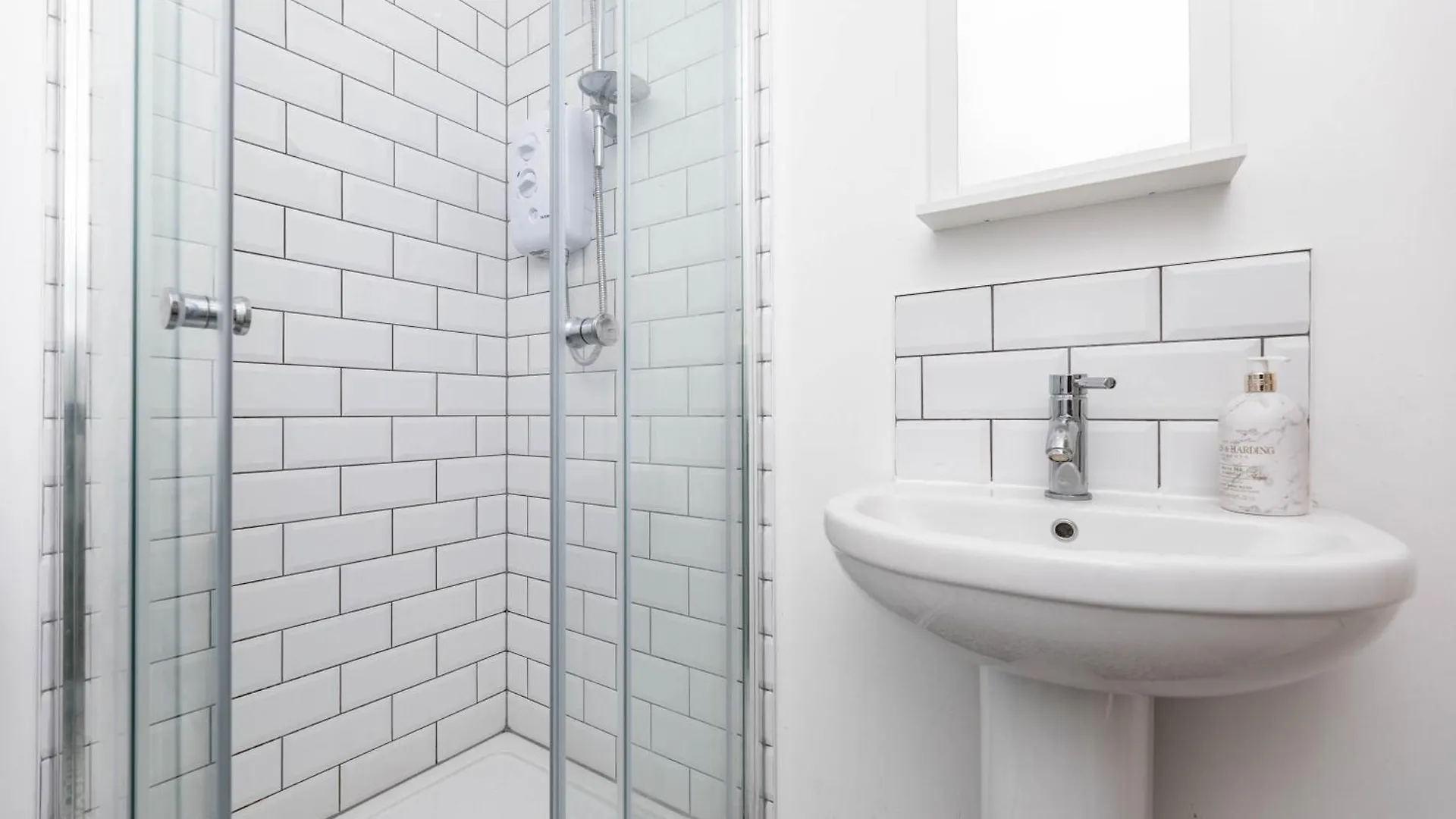 2 Bedroom City Centre House With Ensuite Next To Music Arena Leeds  0*, Leeds (West Yorkshire)
